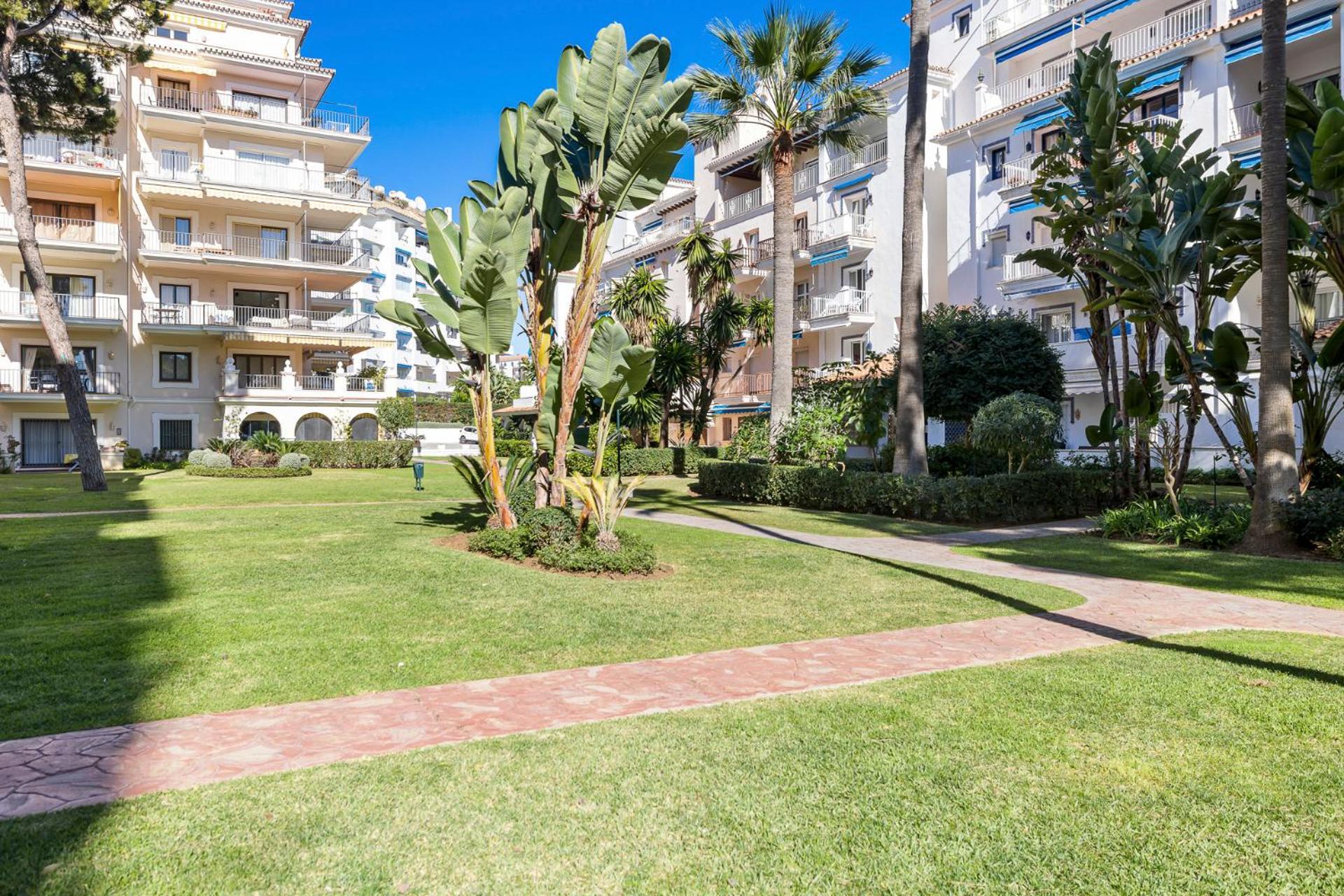 Atico En Puerto Banus Frente Al Mar