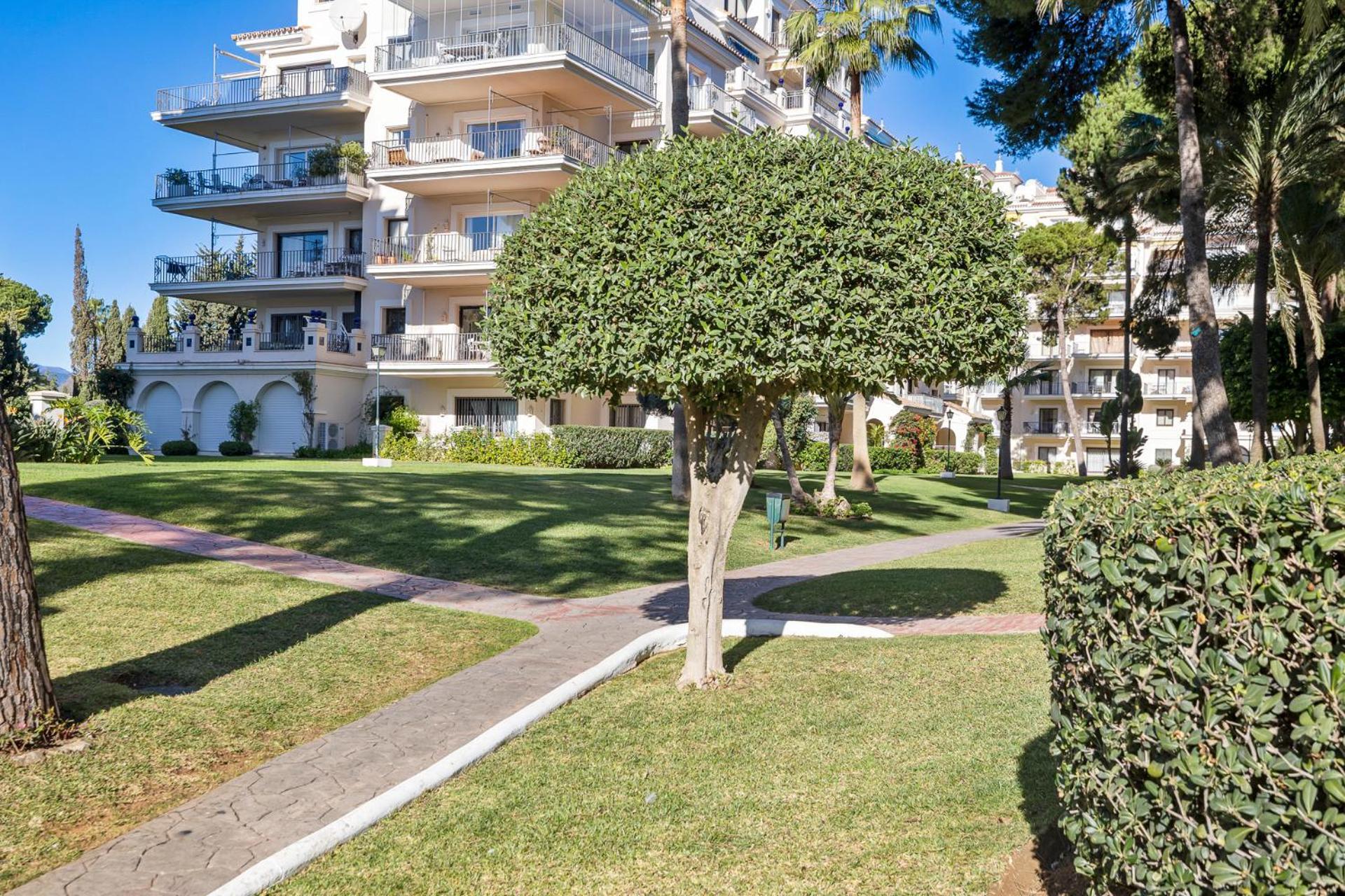 Atico En Puerto Banus Frente Al Mar Marbella