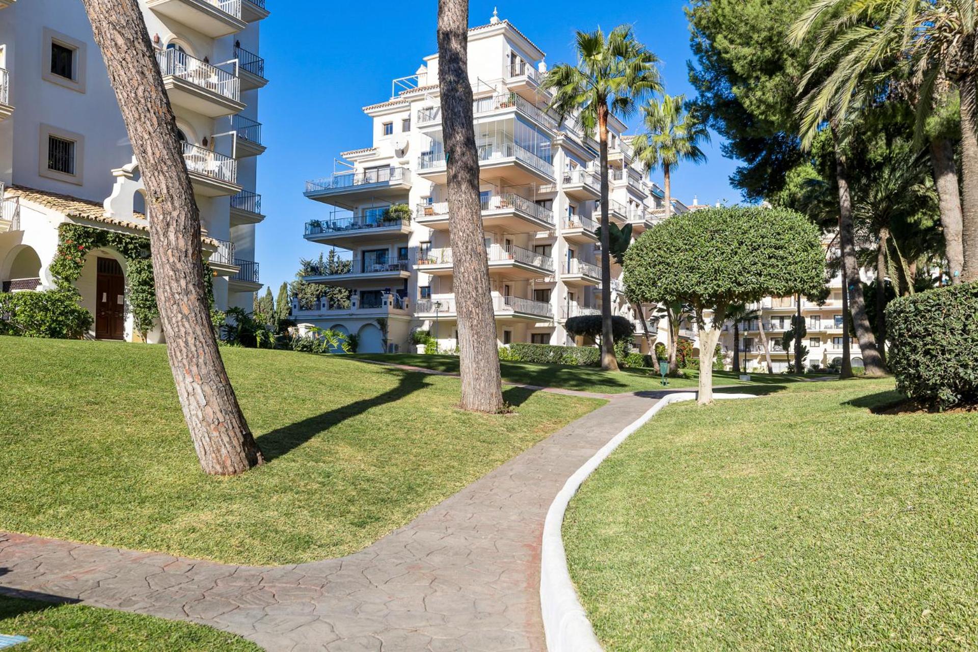 Atico En Puerto Banus Frente Al Mar *