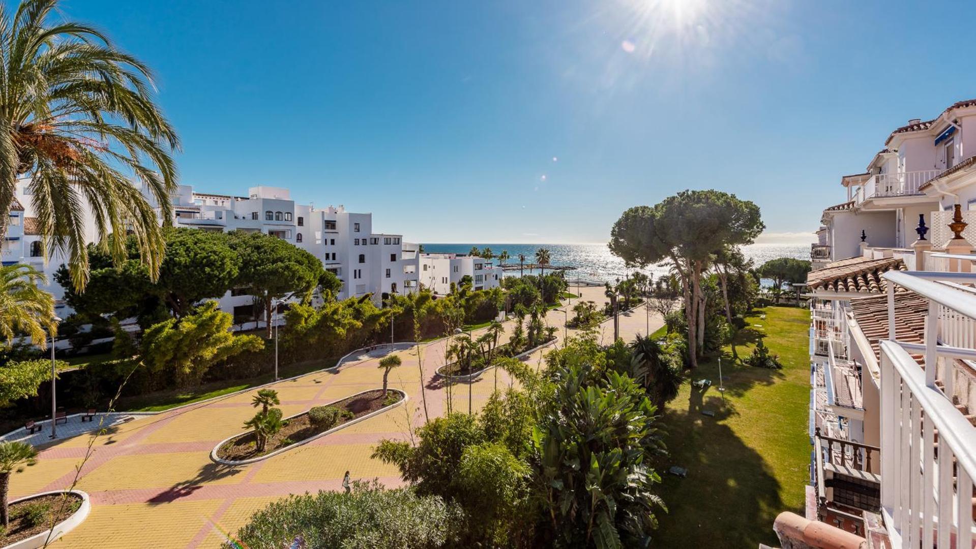 Atico En Puerto Banus Frente Al Mar Marbella