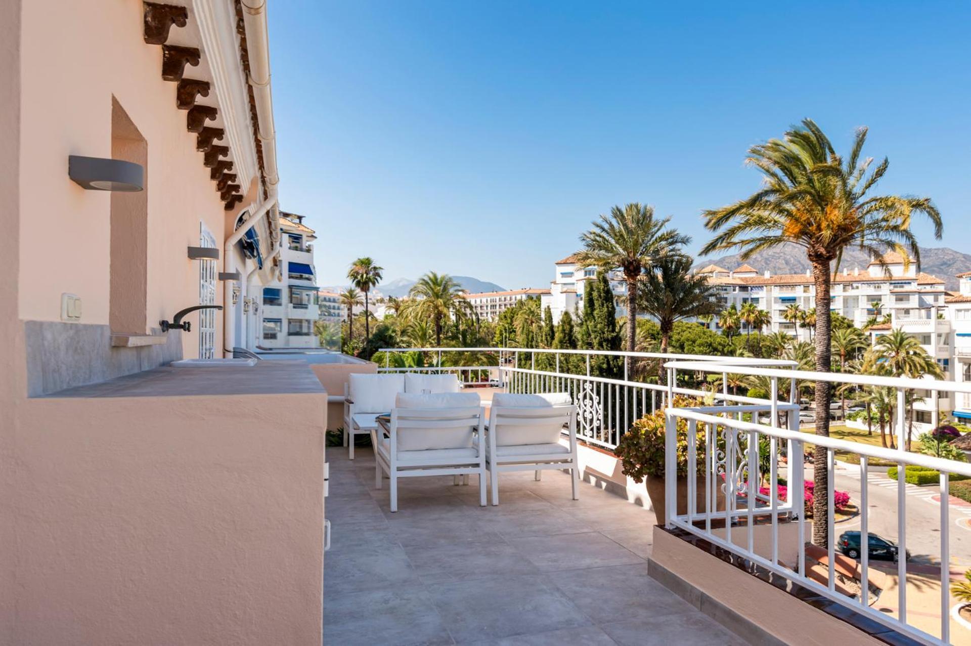 Atico En Puerto Banus Frente Al Mar Apartment *
