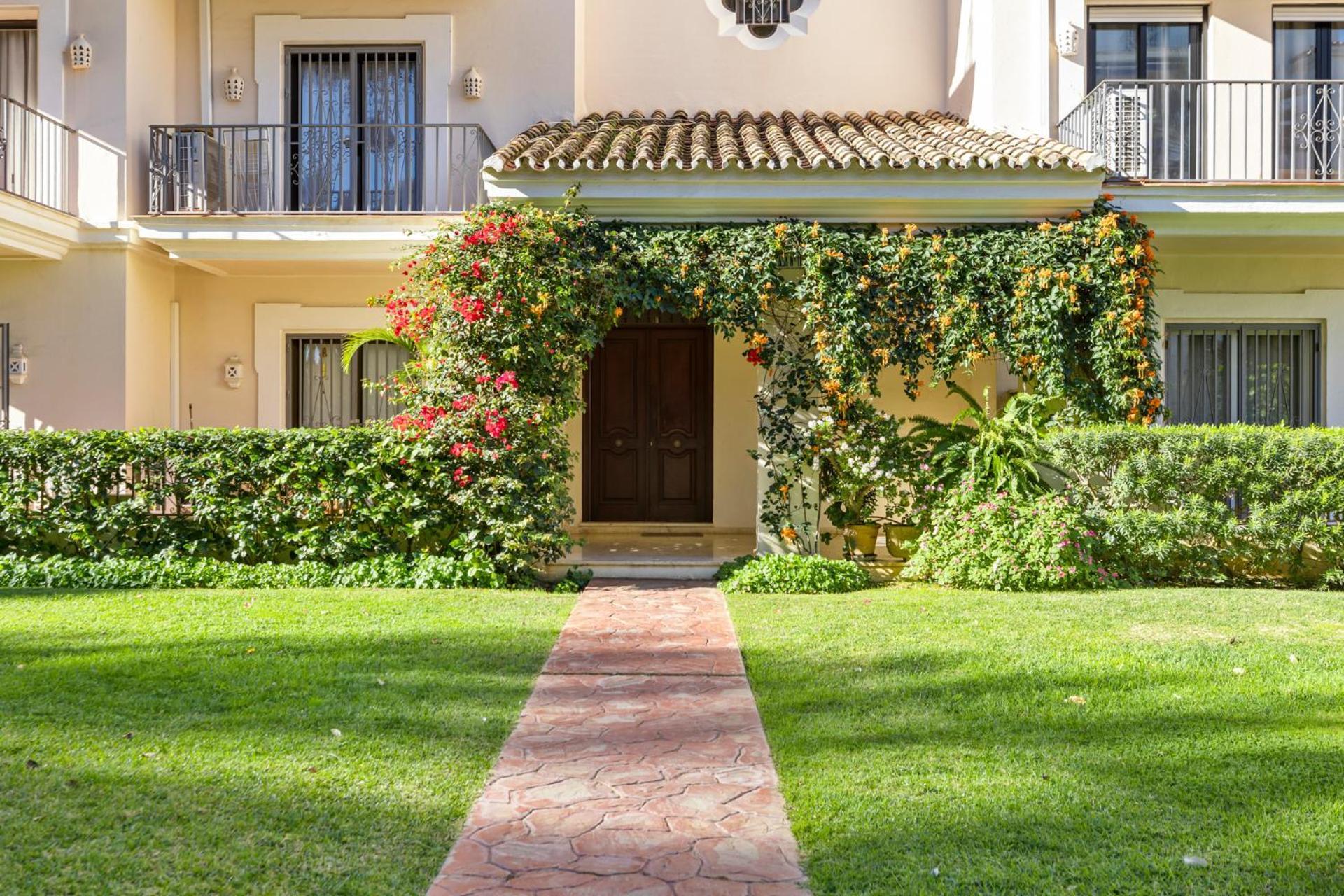 Apartemen Atico En Puerto Banus Frente Al Mar *