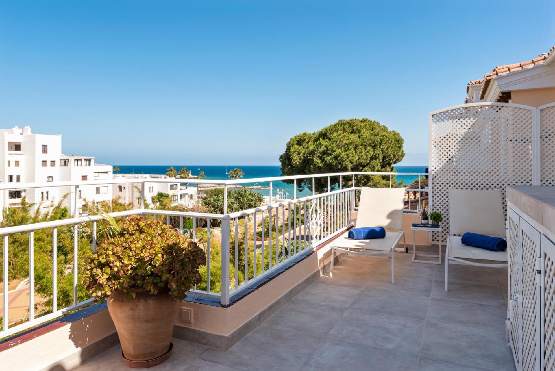Apartemen Atico En Puerto Banus Frente Al Mar